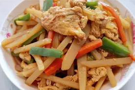 地道家常菜土豆炒鸡蛋，土豆软糯，鸡蛋鲜香，营养解馋又下饭视频封面