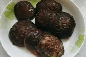 香菇虾仁这样做超好吃，外酥里嫩一个一口，外甥女吃过后不愿走了