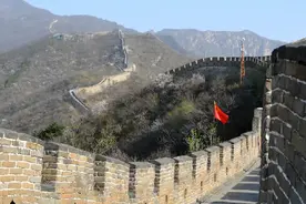 老外来体验长城滑道，简直太刺激了视频封面