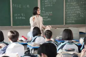 8月，这些事业单位开始“月前薪”，看看工作16年教师的工资单视频封面