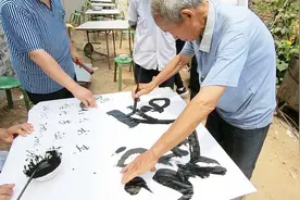 实拍农村白事上大爷写礼单，谁懂书法，看看写的怎么样？视频封面
