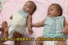 爸爸刚回到家，双胞胎就跟爸爸表演各种技能，太好玩了视频封面