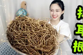 挑战生吃最难吃蔬菜折耳根初体验，这么怪异的味道，确定是蔬菜？视频封面