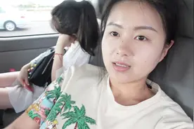 曼谷前往芭提雅有160公里，钱贝四人包辆丰田面包车，只用了400元视频封面