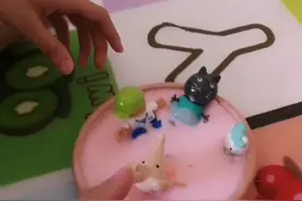 三个小孩跳泥坑视频封面