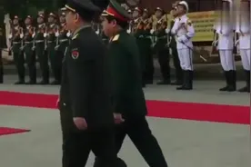 看越南三军仪仗队在边境口岸表演吗整体模式几乎完全模仿我们视频封面