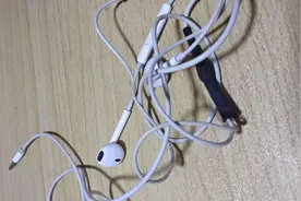 手机耳机接触不良，别急着买新的！维修师傅教我绝招，立马就修好视频封面