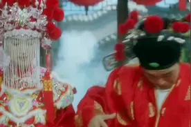 我们结婚吧：我终于牵你的手，看过流星看过日出，心里装满幸福。视频封面