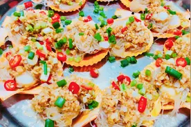 家常做法，蒜蓉蒸扇贝，肉质鲜嫩肥美，掌握这步骤，比饭店更好吃视频封面