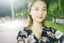 90后深圳妹子穿着高跟鞋裙子散步，回头率超高，发觉后尴尬了视频封面
