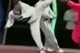 中国武僧对战韩国跆拳道冠军，很是精彩，武僧明显留手了。视频封面