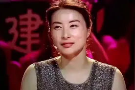 37岁郭晶晶40岁伏明霞，同是跳水女王嫁“豪门”，老公差距有点大视频封面