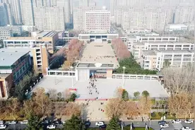 航拍郑州市第一中学，高中排名河南第2全国第18，校园建的真漂亮视频封面