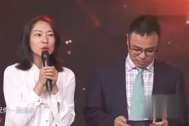 毕业晚会老师一首《祝你一路顺风》 祝福学子前程似锦，感动全场视频封面