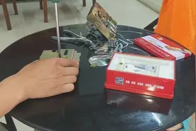 客户老式防盗门自动锁换C级叶片锁芯，分享给大家学习学习