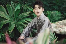 张云雷把相声专场开成演唱会？请了解一下，现场荧光棒的使用方法视频封面