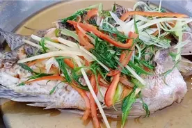 9块钱一条非洲鱼 ，清蒸出来也是一道美食 ， 简单，鱼肉又鲜嫩视频封面