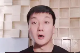 拿着馒头和桶装水接受采访，北大“数学大神”有多牛？数学世界驰骋，天才自有其乐趣#大V快评 #北大数学天才韦东奕视频封面