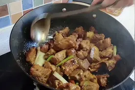 排骨不能直接用水洗，越洗越油，记住这个妙招让脏东西全洗出来！视频封面