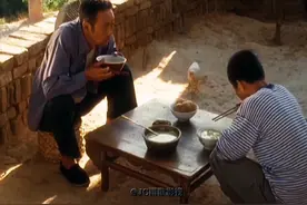 小时候父亲背我上学
长大了我背父亲上学视频封面