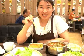 小秋馋肉馋的直流口水，去吃火锅一个人吃了2盘牛肉，真解馋