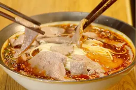 四川名小吃红油猪肝面，爽滑脆嫩这几点不可少，火哥做法值得收藏视频封面