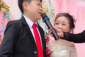 袖珍女孩结婚啦！40岁了，美如小天使！新郎也好帅哦视频封面