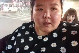 闺蜜要请大龄剩女胖胖吃日料，结果变成了吃黄瓜，多么痛的领悟视频封面