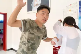 哥哥不在家，弟弟为了钱对嫂子拳打脚踢，5块钱饭钱都不给嫂子留视频封面