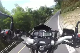 摩托老炮驾驶贝纳利黄龙300跑山压弯，小排量车也有大乐趣视频封面