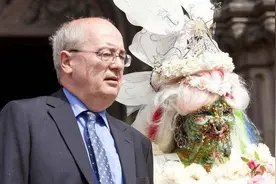 世界上最不完整的女人，全身穿孔9000个，却成功嫁给亿万富翁视频封面