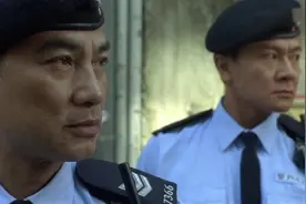 长得邋遢点，上街被警察查了两遍身份证，小伙真是够苦的视频封面