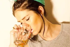 喝醉酒断片时，大脑究竟发生了什么？今天可算是明白了视频封面