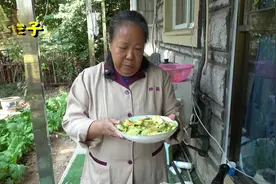 老妈妈教木瓜炒鸡蛋，多了这几个步骤，炒蛋滑嫩又松香，收藏了视频封面
