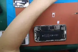 苹果XR开机键坏了怎么修、拆主板复杂吗？视频封面