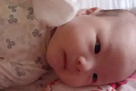 三个月的宝宝会叫妈妈啦。这也太早啦，儿子随妈妈，随我随我。