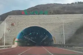 看看博莱高速上的隧道视频封面