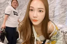 Jessica郑秀妍在中国香港的24h小时vlog！被姐姐的美貌给迷住了视频封面