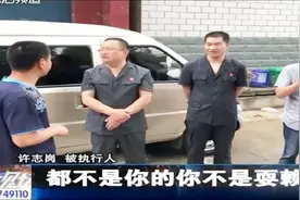 大树枝蔓延伸邻居房顶，男子始终不愿履行判决，原因让人哭笑不得视频封面