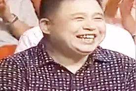 漂亮女孩大秀草裙舞，姜桂成脸上乐开了花，牙都露出来了视频封面