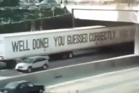 这是世界上最长的挂车！视频封面
