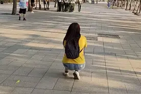 小姐姐来拍兵哥哥，也喜欢兵哥哥，这就是兵哥哥的小迷妹视频封面