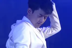 明星窘迫瞬间数不胜数，张杰头发掉色，热巴舒淇摔倒，刘涛最尴尬视频封面
