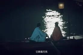 七夕当晚夫妻俩前去划船，男子泛舟女子唱歌，好不浪漫！视频封面