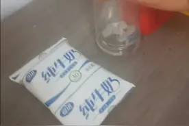 听说红茶和牛奶加在一起会变成奶茶今天来测试一下