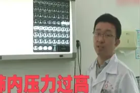“麦霸”大爷连飙10首高音！胸闷喘不过气，到医院一看吓坏医生视频封面