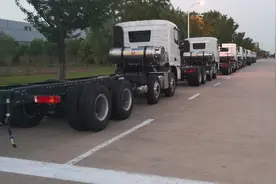 日常更新重卡，LNG搅拌车！视频封面