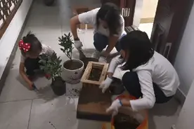 东山谷子带带领两个女儿一起栽种茉莉花，孩子们玩得很开心！视频封面