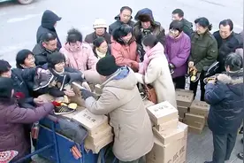 棉鞋20元一双，虽然款式已经过时了，但大叔30元一双全卖光了视频封面