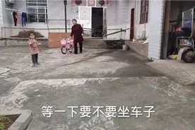 一一在家同奶奶做一些有趣事，爷爷看在眼里。视频封面